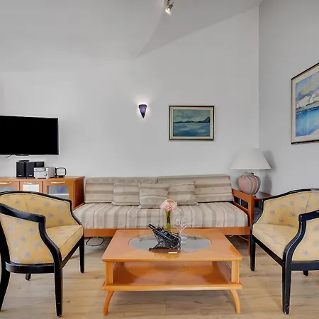Margitta Mit Pool, Tennisplatz Und Meerblick Apartamento