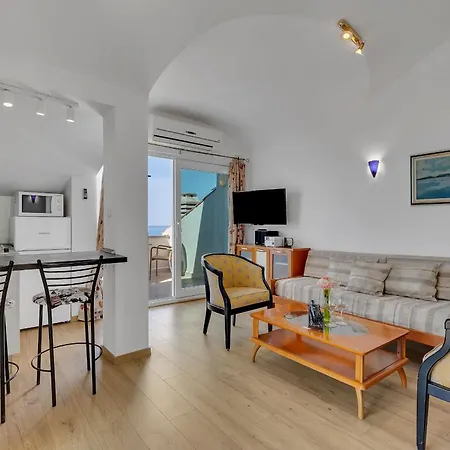 Apartamento Margitta Mit Pool, Tennisplatz Und Meerblick