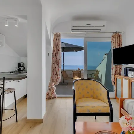 Margitta Mit Pool, Tennisplatz Und Meerblick Apartamento Drasnice